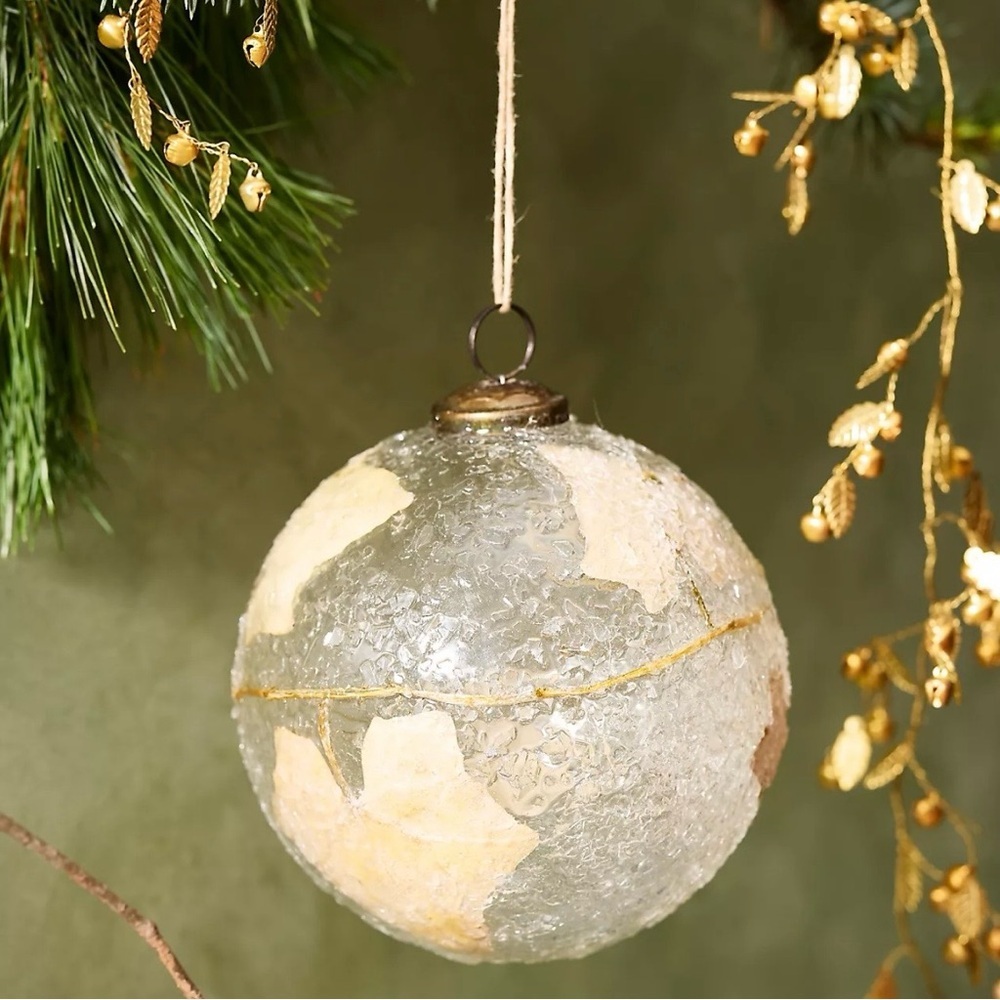 NWT Anthropologie/Terrain Pressed Leaves Glass Globe Ornament 5.6”